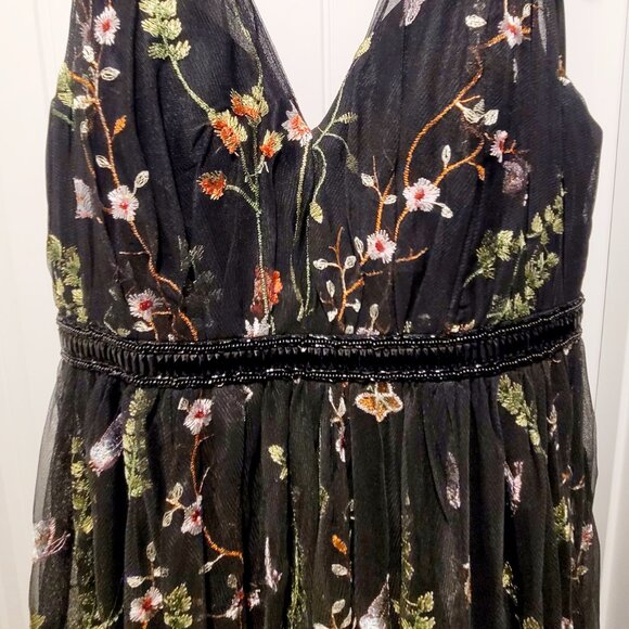 NEW Mac Duggal Floral Embroidered Sleeveless A Line Gown - Picture 2 of 11